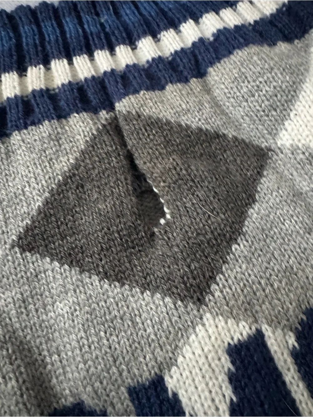 🌟5 for $20 or $6 Vibrant Men's Argyle Crewneck Sweater in Blue, Gray & White